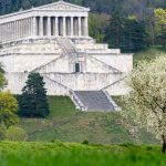 Denkmal bei Regensburg: Mann stürzt an Walhalla mehrere Meter tief und stirbt