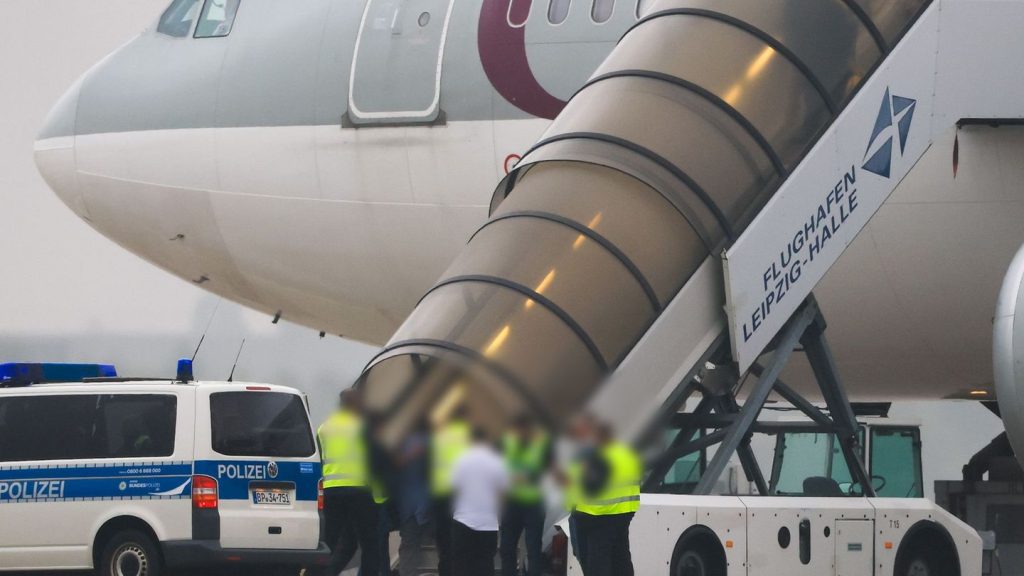 Migration und Flüchtlinge: Mehr Abschiebungen und Ausreisen als im Vorjahr