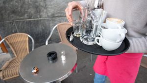 Arbeit: Ferienjobs in Hessen - mehr als nur Geld verdienen