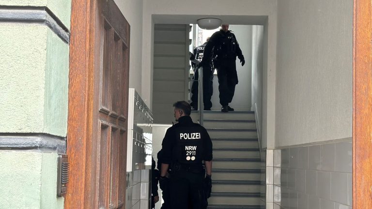 Polizeieinsatz: Beschuldigter flüchtet aus Gerichtsgebäude in Düsseldorf