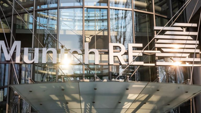 Versicherung: Weniger Großschäden: Munich Re übertrifft Erwartungen