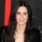 Courteney Cox am Schlagzeug: Sie performt Song von Justin Bieber