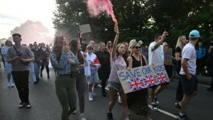 Erneut Unruhen vor Unterkunft für Asylbewerber im britischen Epping