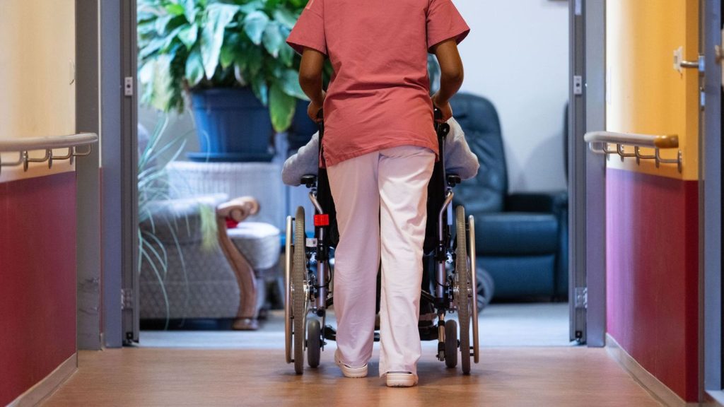 Gesundheit: Pflege im Heim in Brandenburg deutlich teurer