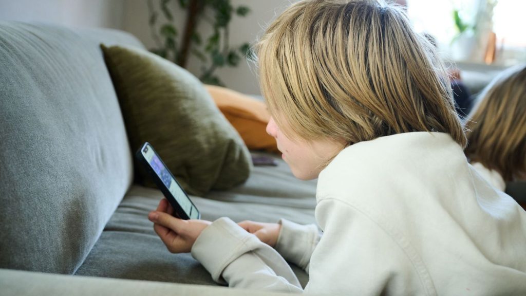 Suchtverhalten: Jugendliche immer länger im Internet unterwegs