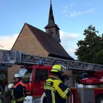 Unwetter: Blitz schlägt in Kapellenturm ein und löst Brand aus