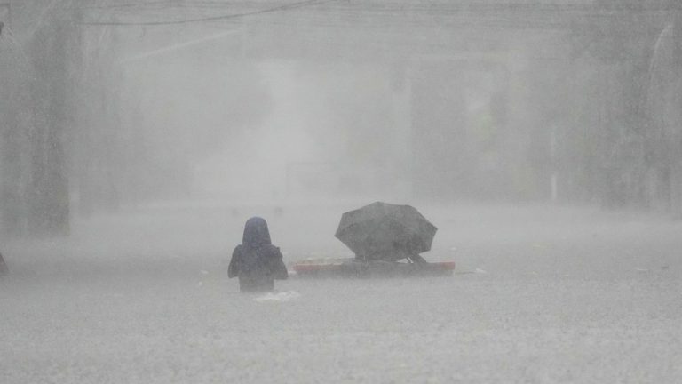 Starkregen in Asien: Sturm "Wipha" wütet auf den Philippinen - Sorge in Vietnam