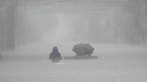 Starkregen in Asien: Sturm "Wipha": Tote auf den Philippinen - Sorge in Vietnam