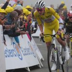 Tour de France: Vingegaard hält mit Pogacar mit und prallt gegen Fotografen