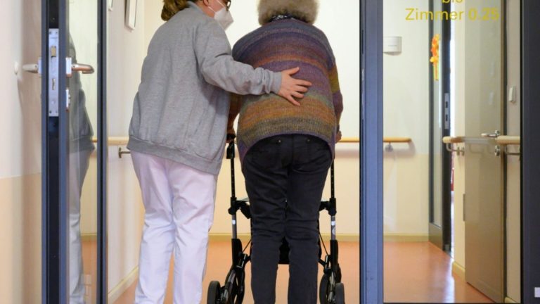 Analyse: Eigenbeteiligung für Pflegebedürftige in Heimen weiter gestiegen