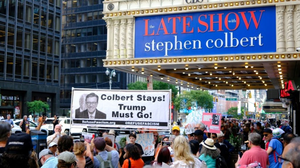 "Keine Rücksicht auf Verluste mehr": US-Satiriker Colbert sagt Trump den Kampf an