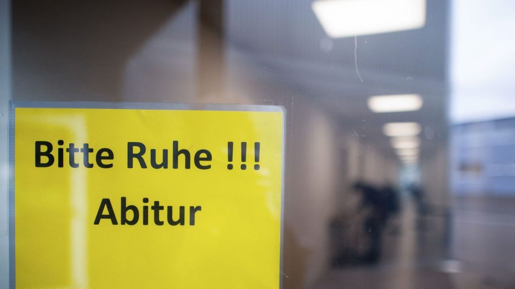 Nie mehr Schule: Guter Schnitt: 14 300 Schüler haben ihr Abitur