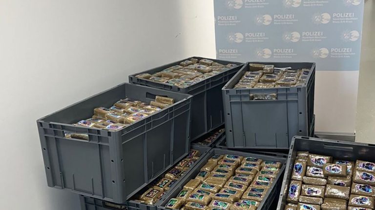 Drogenhandel: 500 Kilo Drogen in zwei Paketen - Mann kommt in U-Haft