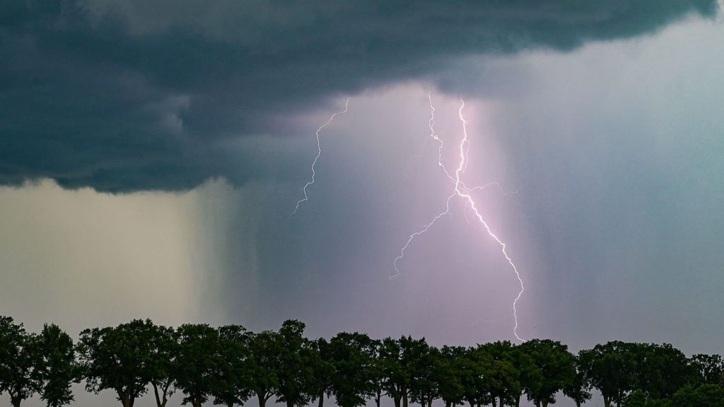 Wetter: Weiterhin Schauer, Gewitter und Starkregen in NRW erwartet