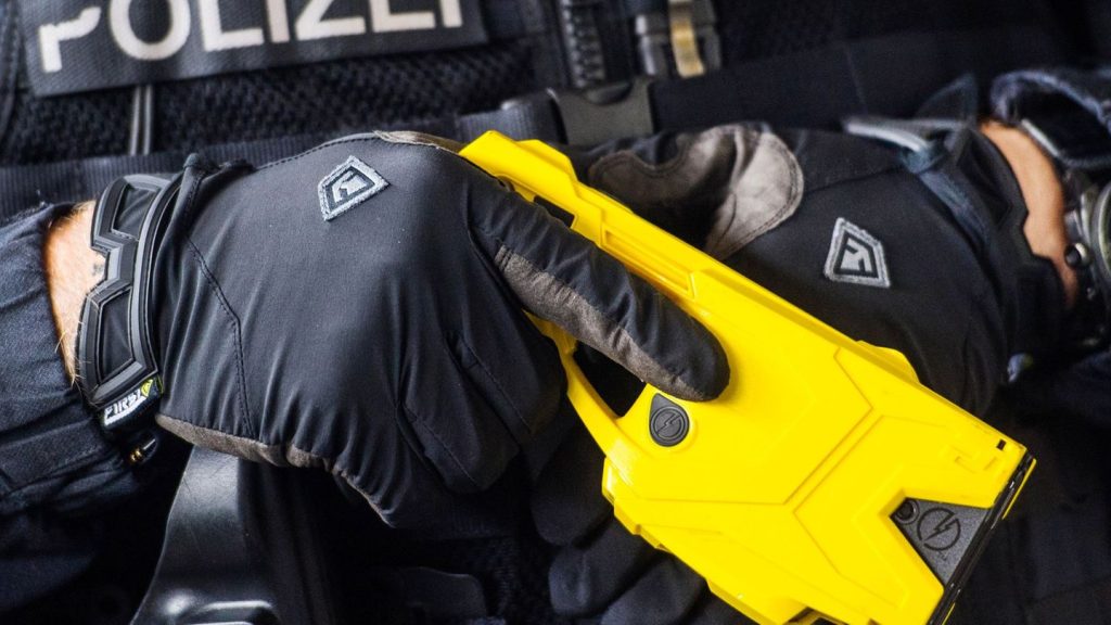 Elektroschockpistolen: Bundespolizei soll flächendeckend Taser einsetzen dürfen