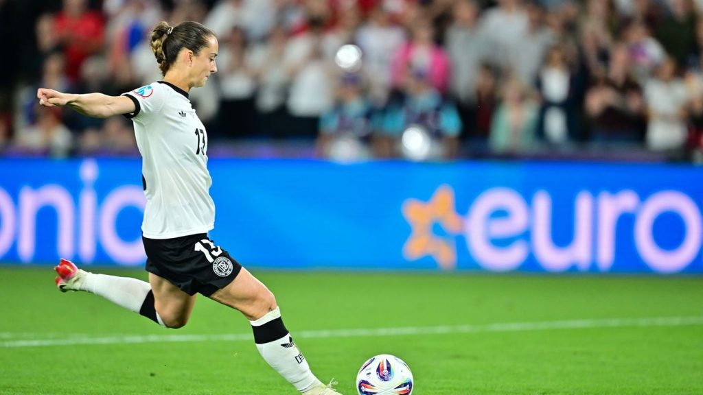 Fußball-EM: DFB-Team gegen Spanien mit Däbritz für Nüsken