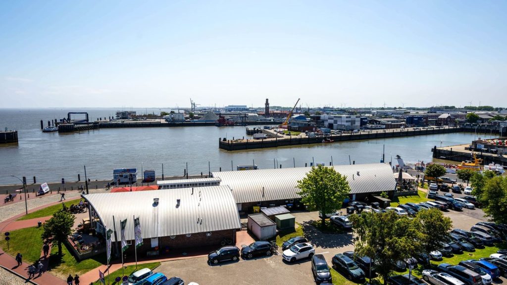 Havariekommando: Schiffskollision in Cuxhaven - Einsatzkräfte bekämpfen Öl