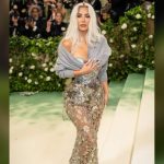 In Korsett-Bodysuit: Kim Kardashian präsentiert ihre Mini-Taille
