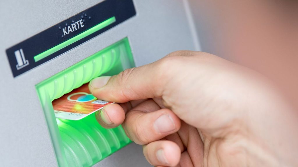 Bargeldversorgung: Zahl der Geldautomaten in Deutschland fällt unter 50.000