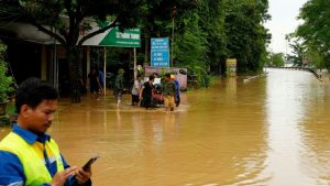 Überschwemmungen und beschädigte Häuser durch Tropensturm "Wipha" in Vietnam