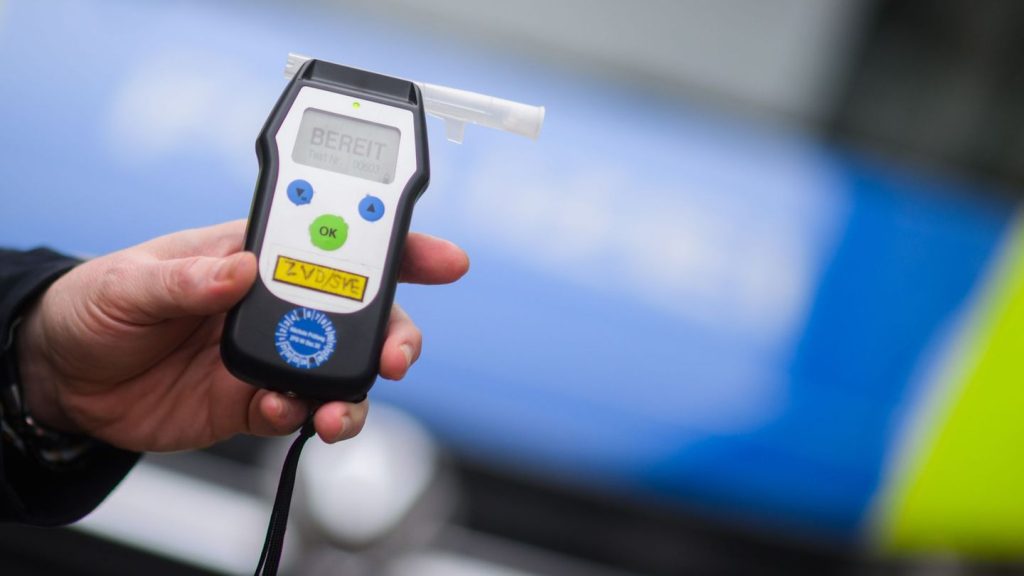 Führerschein sichergestellt: Vater fährt betrunken Auto - mit vierjährigem Sohn an Bord