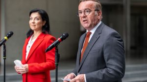Militärausgaben: Bundeswehr soll künftig schneller Waffen kaufen können