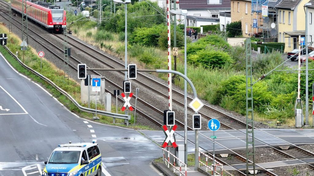 Verkehr: Zwei Menschen sterben an Bahnübergang - Identität geklärt