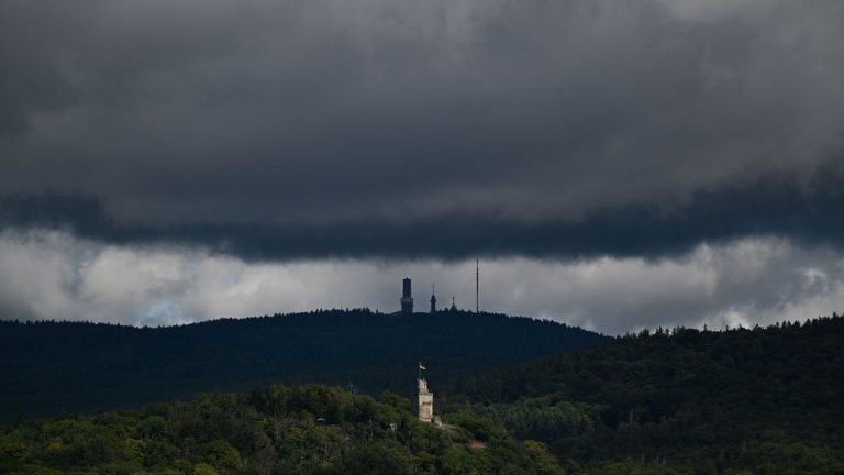 Wetteraussichten: Weiterhin Gewitter und Schauer in Hessen