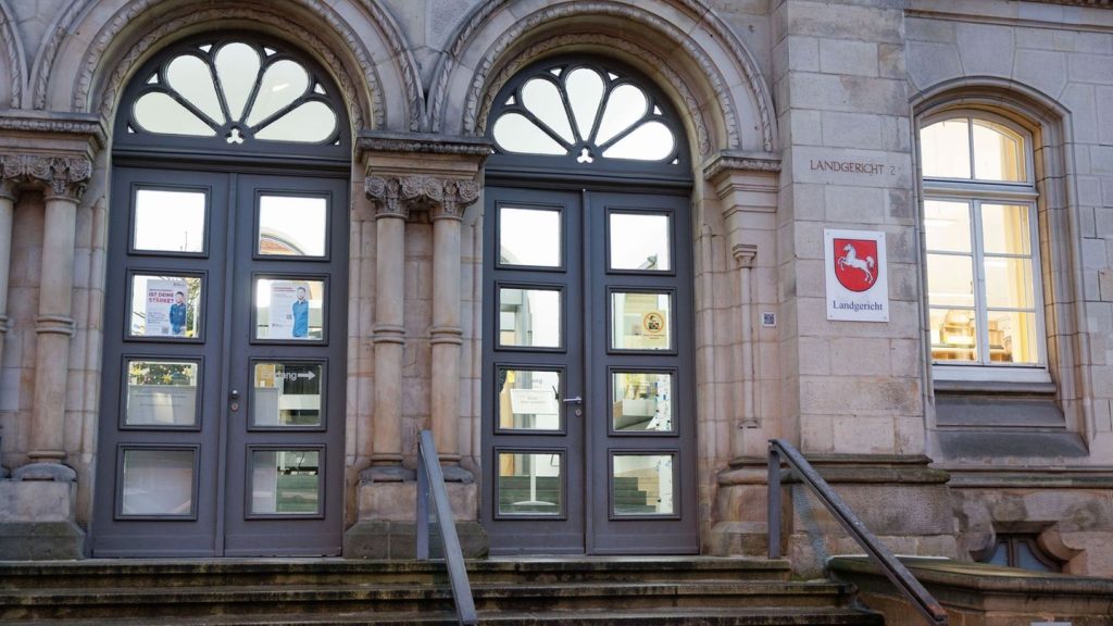 Landgericht Osnabrück: Arzt soll 14-Jährige vergewaltigt haben - Urteil erwartet