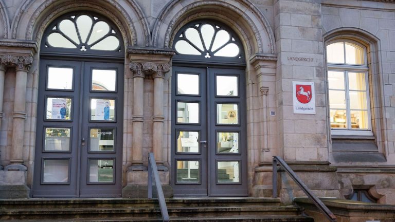 Landgericht Osnabrück: Arzt soll 14-Jährige vergewaltigt haben - Urteil erwartet