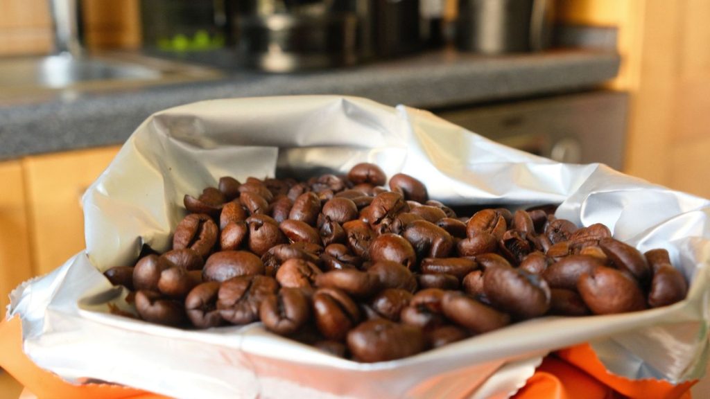 Lebensmittel: Beliebt bei Dieben - Geschäfte schließen Kaffee häufiger weg