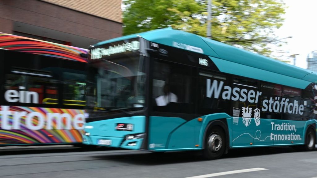 Emissionsfreier Verkehr: Weitere Wasserstoffbusse werden in Frankfurt vorgestellt