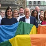 Pride Week: Regenbogenflagge weht am Hamburger Rathaus