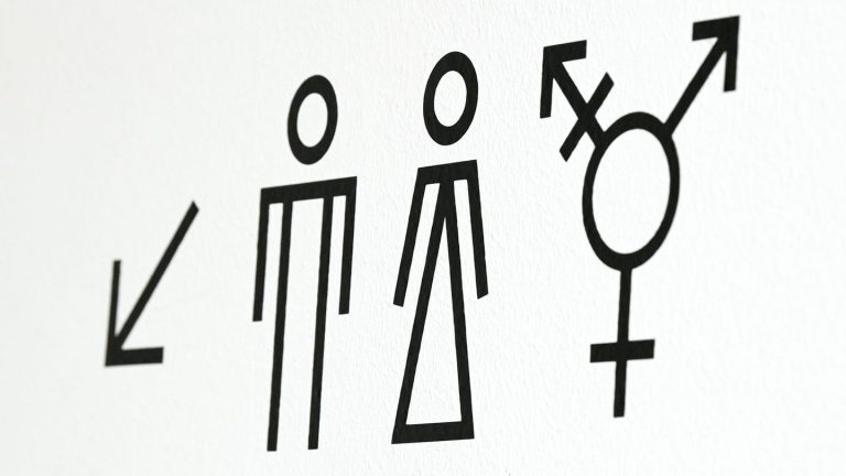 Verwaltung: Queer-Verbände besorgt über Pläne zum Geschlechtseintrag