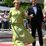 Merz und Merkel bei Eröffnung von Bayreuther Festspielen