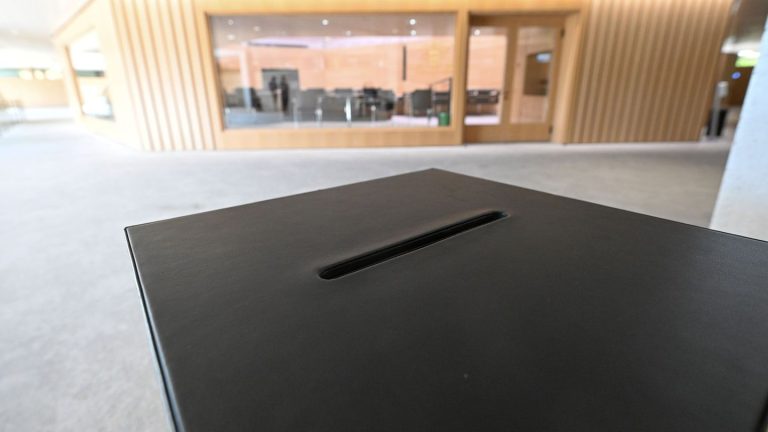 Symbol auf Stimmzettel: Nach Hakenkreuz-Skandal im Landtag - Ermittlungen laufen