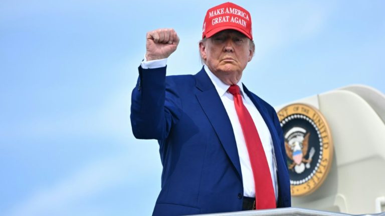 Golf und Zölle: Trump reist am Freitag nach Schottland