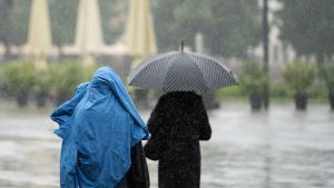 Regenwetter: Wenn Regenbogen-Fans einen Regenschirm brauchen