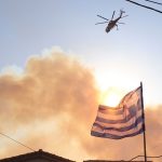 Griechenland: Feuer nahe Athen - Häuser in Flammen