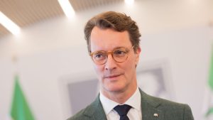 Koalitionsstreit in Berlin: Wüst mahnt zu Sachlichkeit bei Gesprächen zur Richterwahl