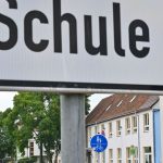 Rechte Vorfälle: Minister: Extremismus an Schulen ist Riesen-Herausforderung