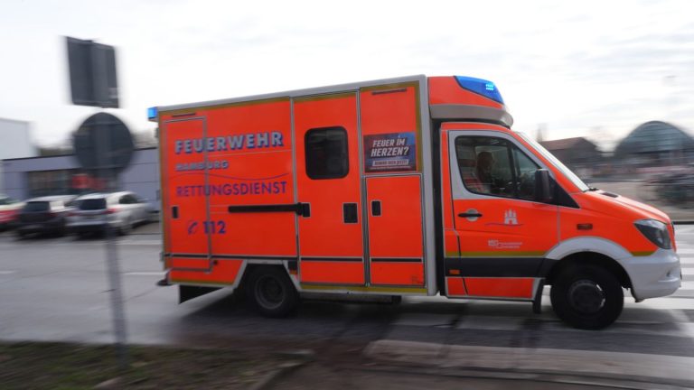 Notfälle: Wand stürzt auf Arbeiter - schwer verletzt