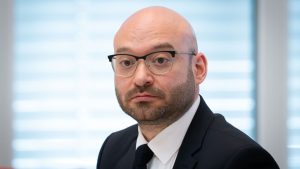 Migrationspolitik: Innenminister: Wer untertaucht, soll Asylanspruch verlieren