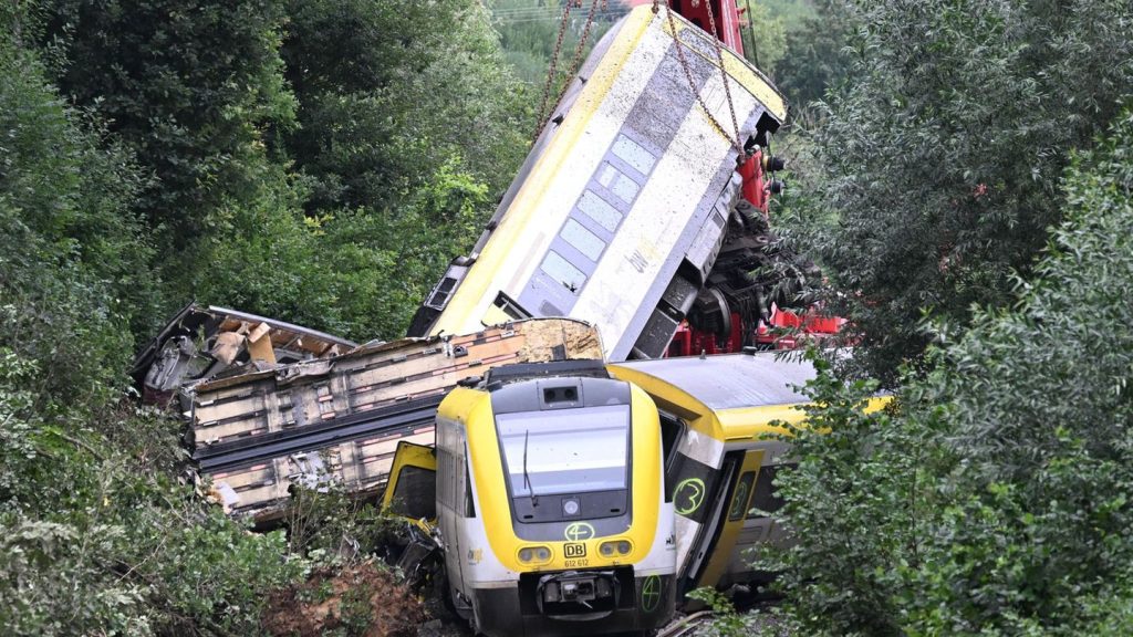 Zugunglück: Zwei Menschen nach Zugunglück in Lebensgefahr