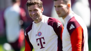 Fußball-Bundesliga: Bericht: Thomas Müller hält sich beim FC Bayern fit