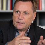 Verfassungsrichterwahl: Universitäts-Präsident stellt sich vor SPD-Richterkandidatin