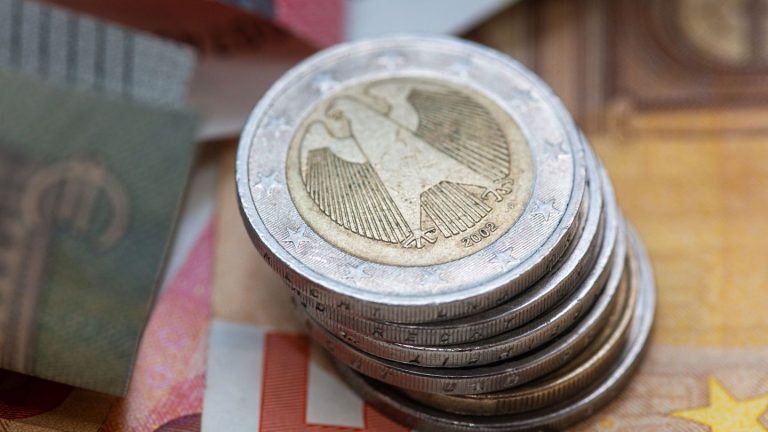 Ausgaben steigen massiv an: Finanzreport: NRW-Kommunen mit Rekorddefizit