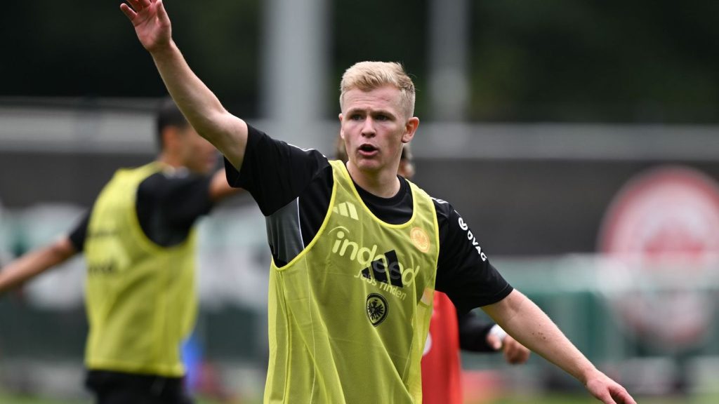USA-Trainingslager: Sieg gegen Louisville: Burkardt schießt erstes Eintracht-Tor