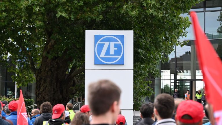 Autokrise: ZF in der Krise: Ist ein weiterer Stellenabbau geplant?