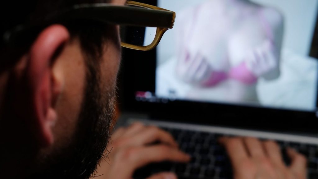 Beschluss: Gericht: Netzanbieter muss pornografische Seiten sperren
